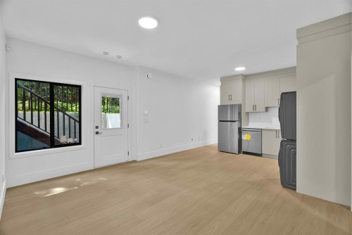 15636 23A Avenue, Surrey, BC - Indoor Photo Showing Kitchen