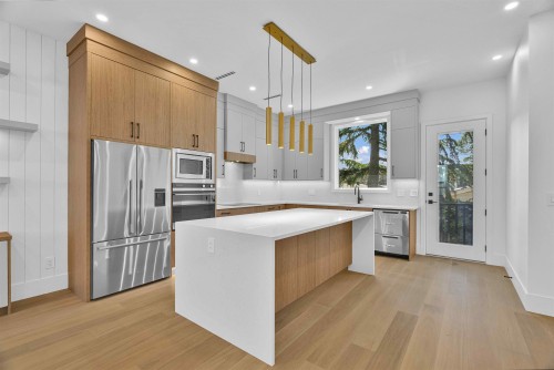 15636 23A Avenue, Surrey, BC - Indoor Photo Showing Kitchen With Upgraded Kitchen
