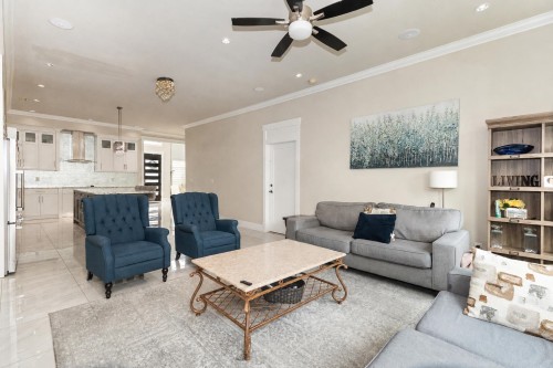 3171 Engineer Crescent, Abbotsford, BC - Indoor Photo Showing Living Room
