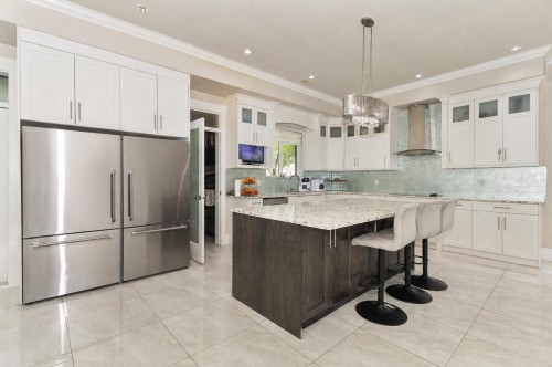 3171 Engineer Crescent, Abbotsford, BC - Indoor Photo Showing Kitchen With Upgraded Kitchen