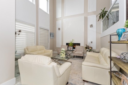 3171 Engineer Crescent, Abbotsford, BC - Indoor Photo Showing Living Room