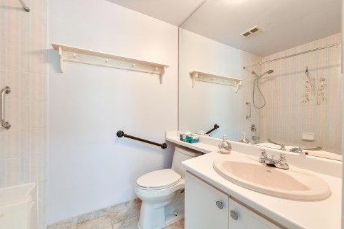 103-20680 56 Avenue, Langley, BC - Indoor Photo Showing Bathroom