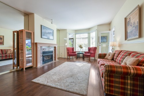 103-20680 56 Avenue, Langley, BC - Indoor Photo Showing Living Room With Fireplace