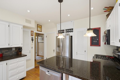 33043 4Th Avenue, Mission, BC - Indoor Photo Showing Kitchen With Upgraded Kitchen