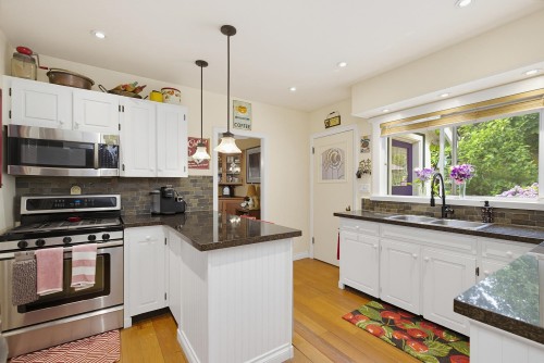 33043 4Th Avenue, Mission, BC - Indoor Photo Showing Kitchen With Double Sink With Upgraded Kitchen