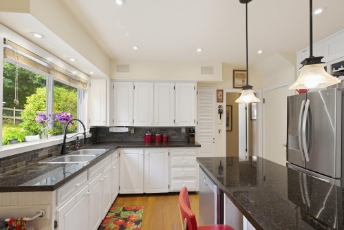 33043 4Th Avenue, Mission, BC - Indoor Photo Showing Kitchen With Double Sink
