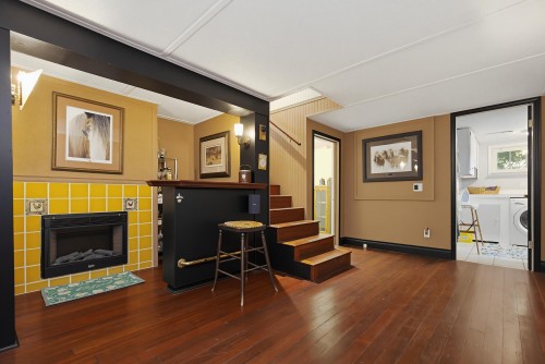 33043 4Th Avenue, Mission, BC - Indoor With Fireplace
