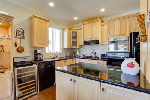 18088 8Th Avenue, Surrey, BC - Indoor Photo Showing Kitchen
