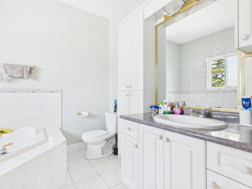 11746 72A Avenue, Delta, BC - Indoor Photo Showing Bathroom