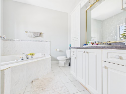 11746 72A Avenue, Delta, BC - Indoor Photo Showing Bathroom