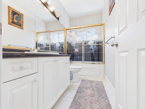11746 72A Avenue, Delta, BC - Indoor Photo Showing Bathroom