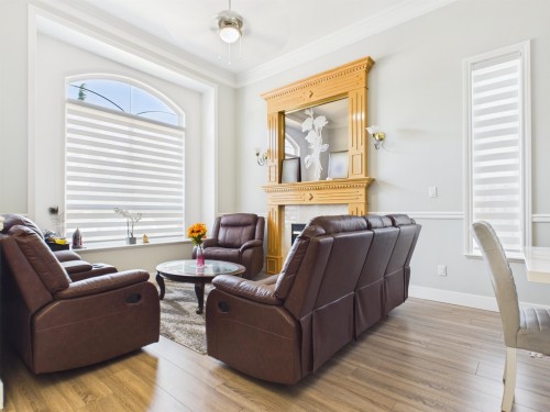 11746 72A Avenue, Delta, BC - Indoor Photo Showing Living Room
