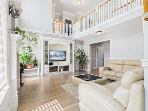 11746 72A Avenue, Delta, BC - Indoor Photo Showing Living Room
