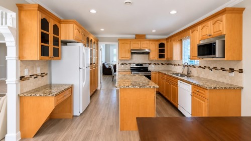 11746 72A Avenue, Delta, BC - Indoor Photo Showing Kitchen With Double Sink