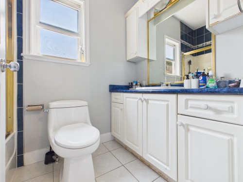 11746 72A Avenue, Delta, BC - Indoor Photo Showing Bathroom