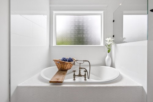 22872 76A Avenue, Langley, BC - Indoor Photo Showing Bathroom
