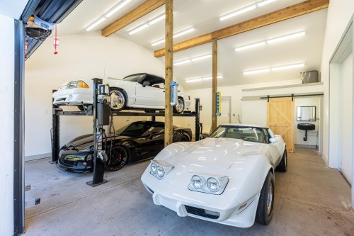 22872 76A Avenue, Langley, BC - Indoor Photo Showing Garage