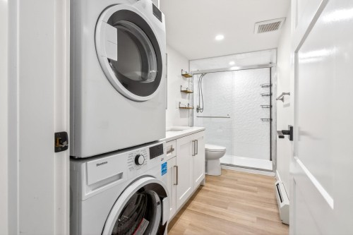 22872 76A Avenue, Langley, BC - Indoor Photo Showing Laundry Room
