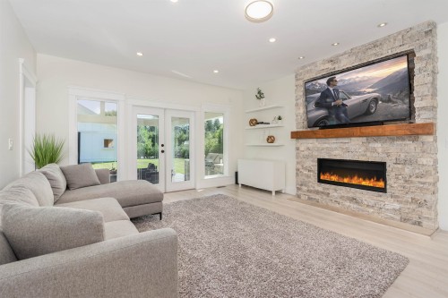 22872 76A Avenue, Langley, BC - Indoor Photo Showing Living Room With Fireplace