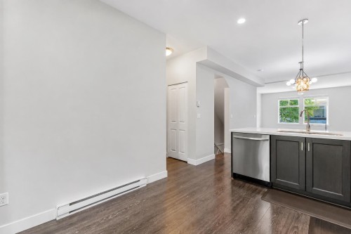 22-14271 60 Avenue, Surrey, BC - Indoor Photo Showing Kitchen