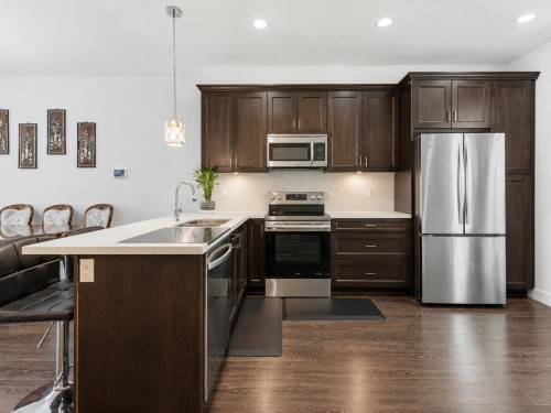 22-14271 60 Avenue, Surrey, BC - Indoor Photo Showing Kitchen With Stainless Steel Kitchen With Double Sink With Upgraded Kitchen