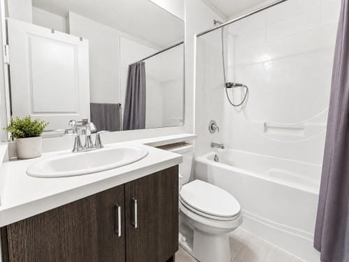 22-14271 60 Avenue, Surrey, BC - Indoor Photo Showing Bathroom
