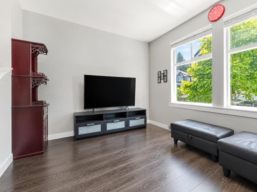 22-14271 60 Avenue, Surrey, BC - Indoor Photo Showing Living Room