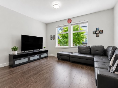 22-14271 60 Avenue, Surrey, BC - Indoor Photo Showing Living Room