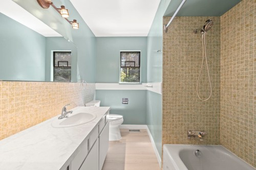 14340 28Th Avenue, Surrey, BC - Indoor Photo Showing Bathroom