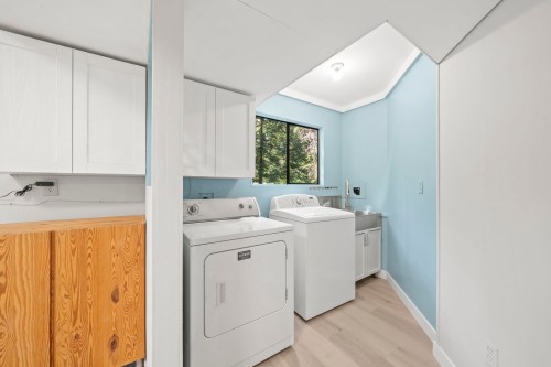 14340 28Th Avenue, Surrey, BC - Indoor Photo Showing Laundry Room