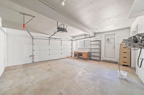 14340 28Th Avenue, Surrey, BC - Indoor Photo Showing Garage