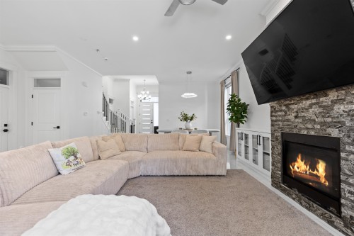 18080 67 Avenue, Surrey, BC - Indoor Photo Showing Living Room With Fireplace