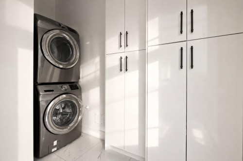 18080 67 Avenue, Surrey, BC - Indoor Photo Showing Laundry Room