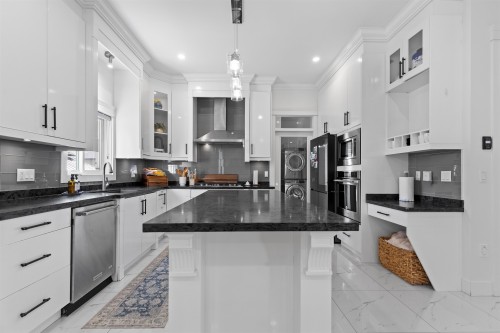 18080 67 Avenue, Surrey, BC - Indoor Photo Showing Kitchen With Upgraded Kitchen