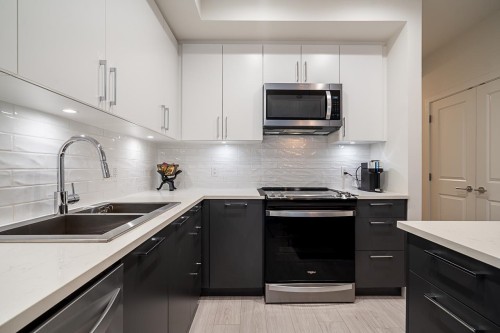 B228-20834 80 Avenue, Langley, BC - Indoor Photo Showing Kitchen With Double Sink With Upgraded Kitchen