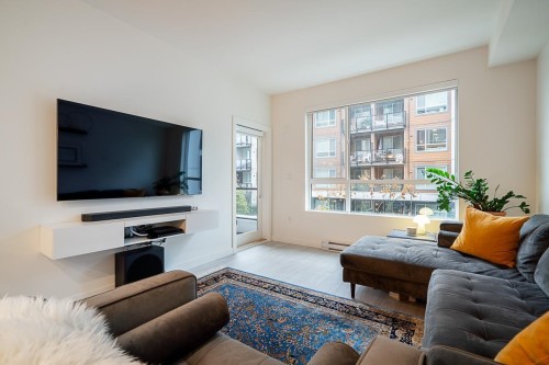 B228-20834 80 Avenue, Langley, BC - Indoor Photo Showing Living Room