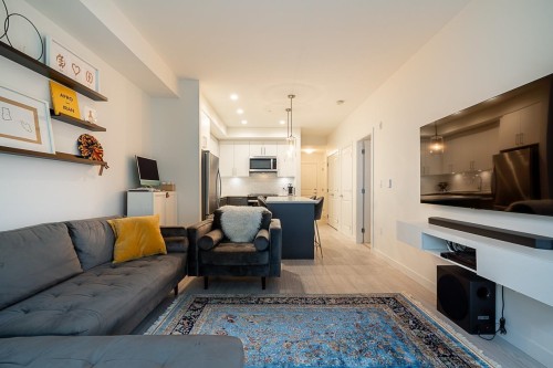 B228-20834 80 Avenue, Langley, BC - Indoor Photo Showing Living Room