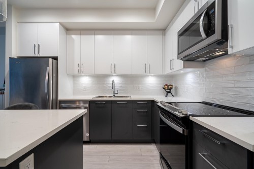 B228-20834 80 Avenue, Langley, BC - Indoor Photo Showing Kitchen With Stainless Steel Kitchen With Double Sink With Upgraded Kitchen