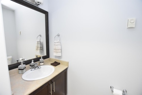 15402 96A Avenue, Surrey, BC - Indoor Photo Showing Bathroom