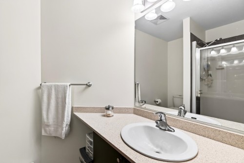 412-5488 198 Street, Langley, BC - Indoor Photo Showing Bathroom