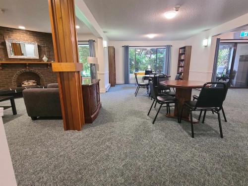 111-1521 Blackwood Street, White Rock, BC - Indoor With Fireplace