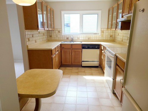 111-1521 Blackwood Street, White Rock, BC - Indoor Photo Showing Kitchen