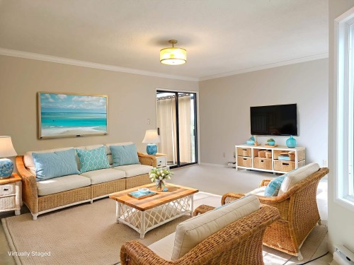 111-1521 Blackwood Street, White Rock, BC - Indoor Photo Showing Living Room
