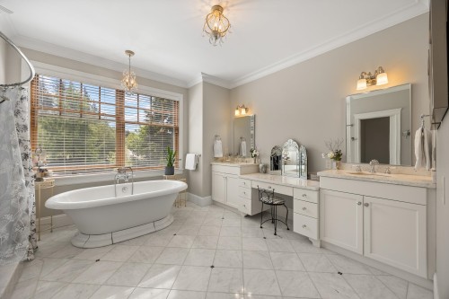 16211 29 Avenue, Surrey, BC - Indoor Photo Showing Bathroom