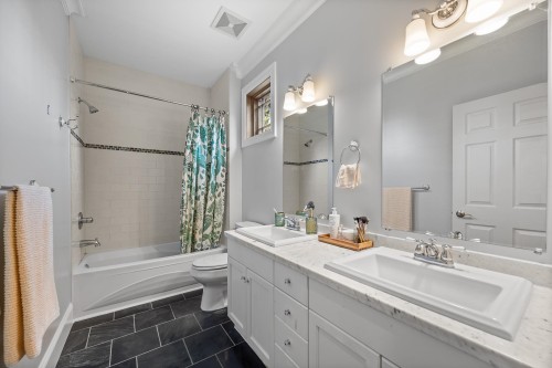 16211 29 Avenue, Surrey, BC - Indoor Photo Showing Bathroom