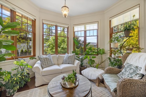 16211 29 Avenue, Surrey, BC - Indoor Photo Showing Living Room