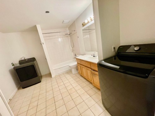 Lower Level-1073X Walnut Close, Surrey, BC - Indoor
