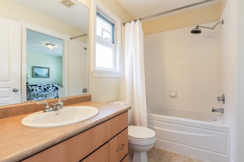 6880 190Th Street, Surrey, BC - Indoor Photo Showing Bathroom