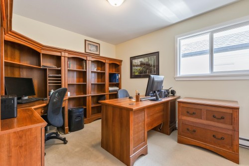 6880 190Th Street, Surrey, BC - Indoor Photo Showing Office