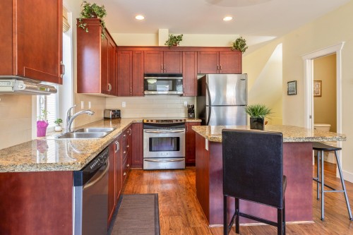 6880 190Th Street, Surrey, BC - Indoor Photo Showing Kitchen With Double Sink